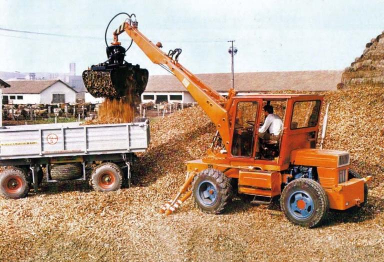 Mobilbagger TIH 445 orange